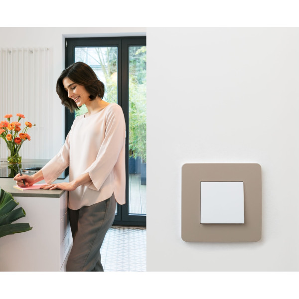 Одноклавішний перехресний перемикач Schneider Electric NU320518 (схема 7) 10А 2М (білий) - фото №3