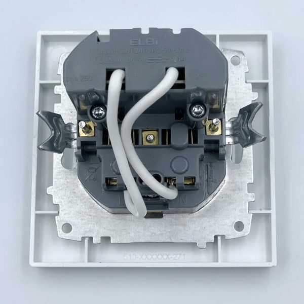Розетка EL-BI VEGA белый мат 1-я с заземлением + 2USB (Type C+A) 2A ( 510-016200-334 ) - фото №3