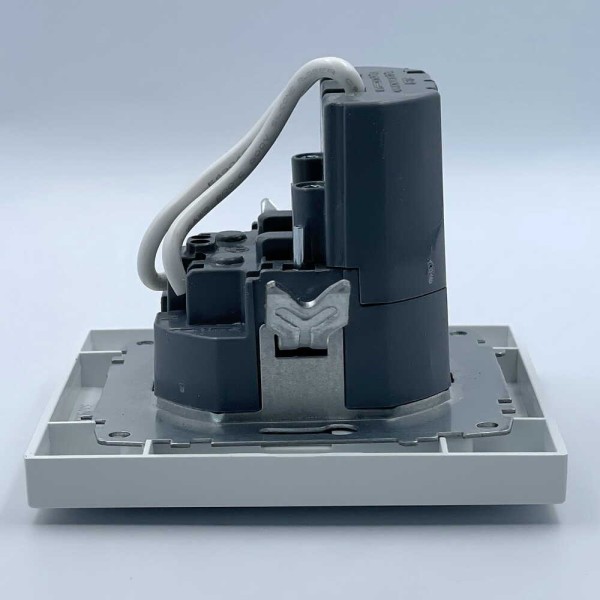 Розетка EL-BI VEGA белый мат 1-я с заземлением + 2USB (Type C+A) 2A ( 510-016200-334 ) - фото №4