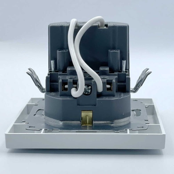 Розетка EL-BI VEGA белый мат 1-я с заземлением + 2USB (Type C+A) 2A ( 510-016200-334 ) - фото №5