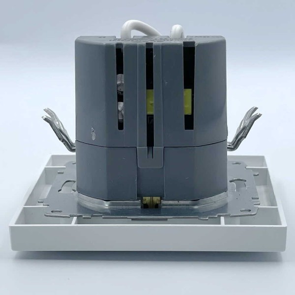 Розетка EL-BI VEGA белый мат 1-я с заземлением + 2USB (Type C+A) 2A ( 510-016200-334 ) - фото №6