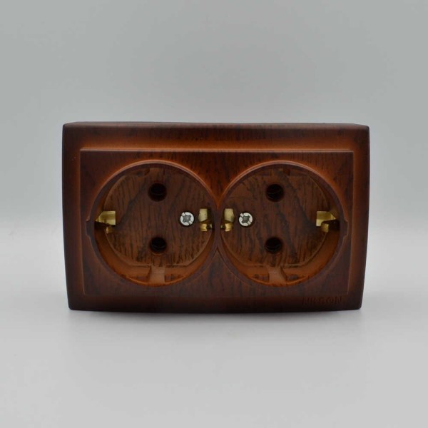 Розетка Nilson Themis горіх 2-на з заземленням ( 26271025 ) - фото №1