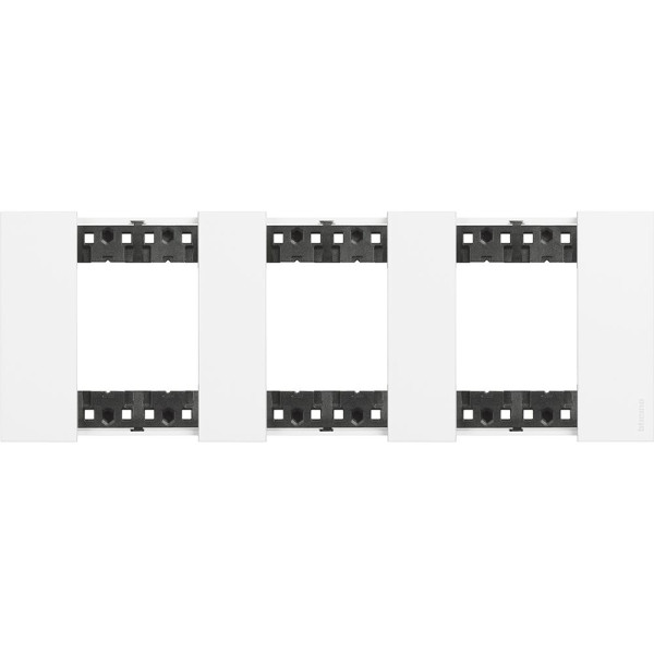 Рамка немецкого стандарта на 3 поста (2+2+2 модуля) Bticino Living Now KA4802M3KW белая