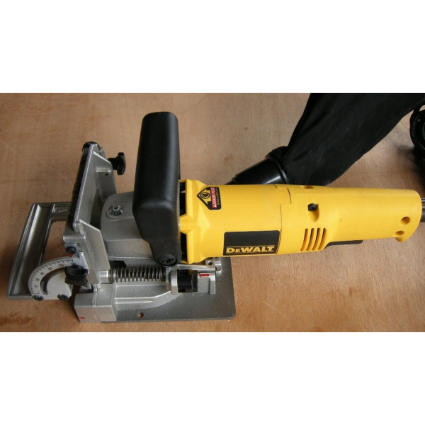 Фрезер DeWALT DW682K 600Вт - фото №3