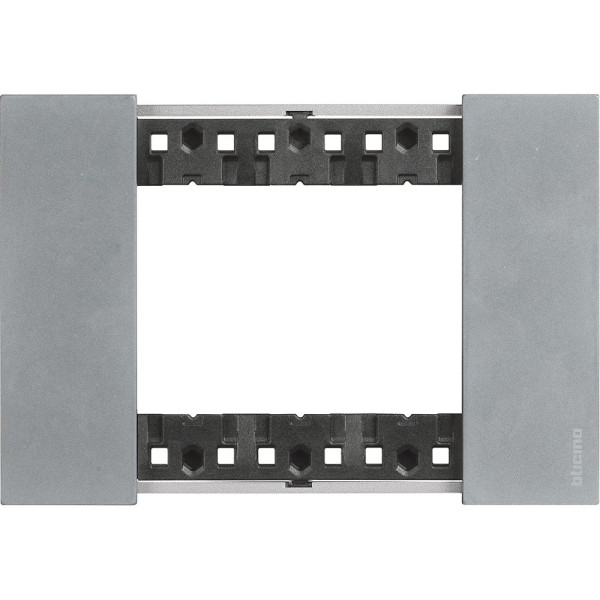 Рамка на 3 модуля Bticino Living Now KA4803NW (итальянский стандарт) месяц