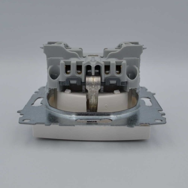 Розетка ELBI ZENA Silverline жемчужина 1-я с заземлением с крышкой без рамки ( 609-012500-218 ) - фото №3