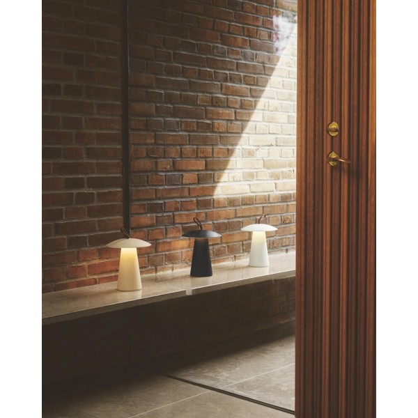 Светильник уличный портативный Nordlux 2318245001 Ara To-Go LED 1x2W 3000K 240Lm IP54 белый - фото №3