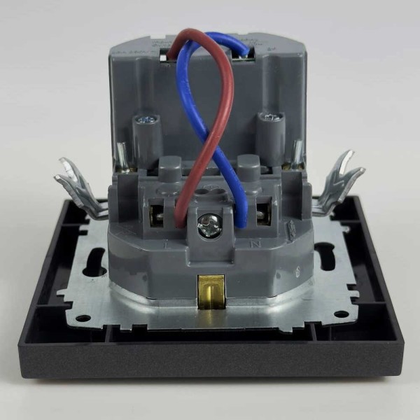 Розетка EL-BI VEGA черный мат 1-я с заземлением + 2USB (Type C+A) 3А ( 510-014800-347 ) - фото №5