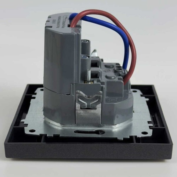 Розетка EL-BI VEGA черный мат 1-я с заземлением + 2USB (Type C+A) 3А ( 510-014800-347 ) - фото №6