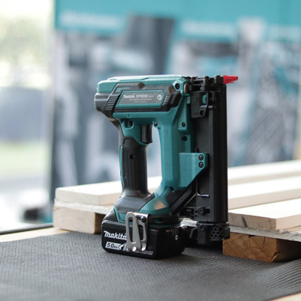 Акумуляторний цвяхозабивний пістолет Makita DFN350Z LXT 18 В 35мм - фото №2