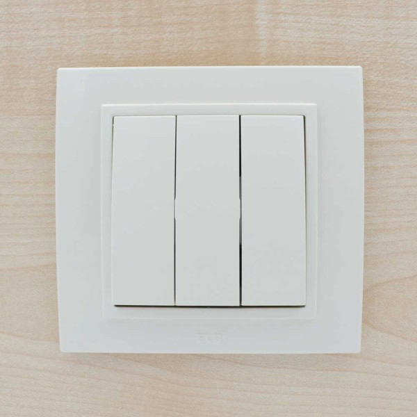Выключатель ELBI ZENA кремовый 3кл с рамкой ( 500-010300-254 ) - фото №4