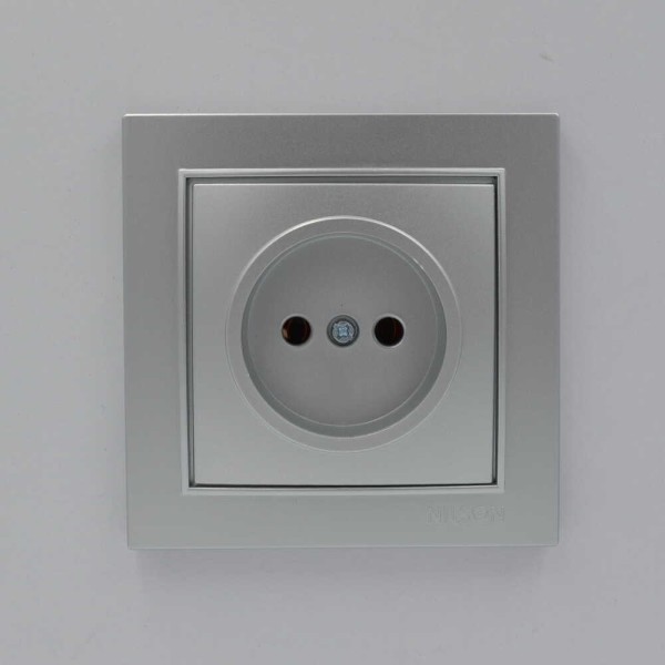 Розетка Nilson Thor срібло 1-на без заземлення ( 27131015 ) - фото №1