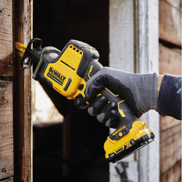 Сабельная аккумуляторная пила DeWALT DCS312D2 XR Li-Ion 10,8/12В 0-2800ход/мин с 2 аккумуляторами 2Ач и зарядным устройством - фото №4