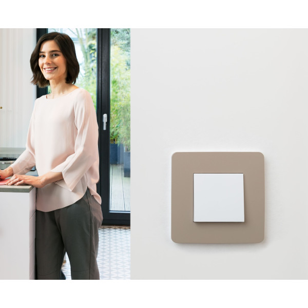 Однопостова рамка Schneider Electric NU280227 (пісочний/бежевий) - фото №1