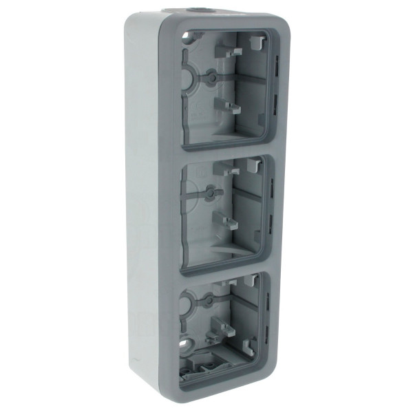 Потрійний підрозетник ІР55 Legrand