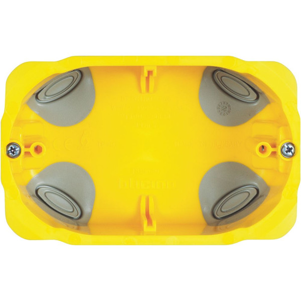 Подрозетник итальянского стандарта Bticino на 3 модуля PB503N