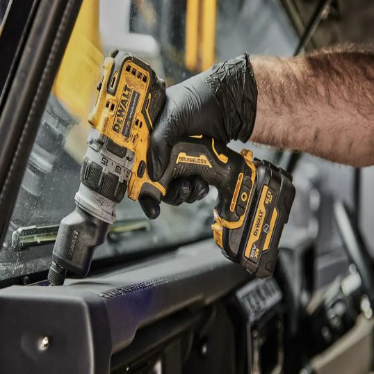 Бесщеточная дрель-шуруповерт DeWALT DCD703NT XR Li-Ion 12В со сменными насадками - фото №3