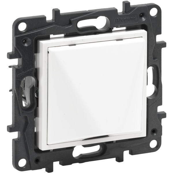 Вывод кабеля Legrand Niloe Step с фиксатором IP21 белый (863129)