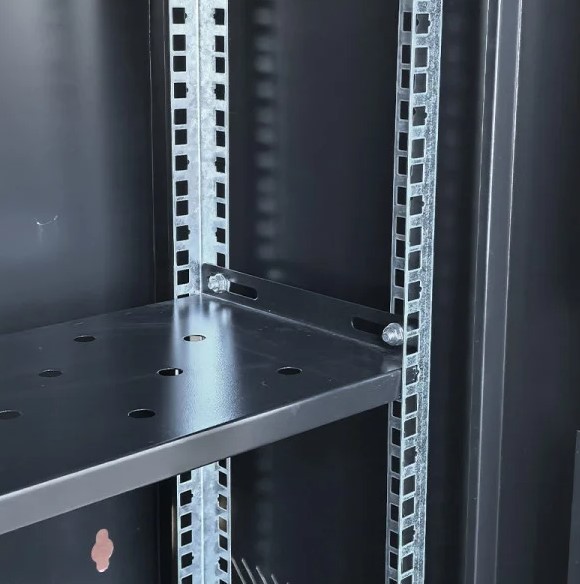 Серверна шафа із полицею GEAR GWMSN-12U-600-600 12U 600x600мм - фото №3