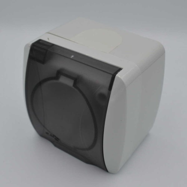 Розетка EVA серая 1-я с заземлением с крышкой ( 554-011500-218 ) - фото №2